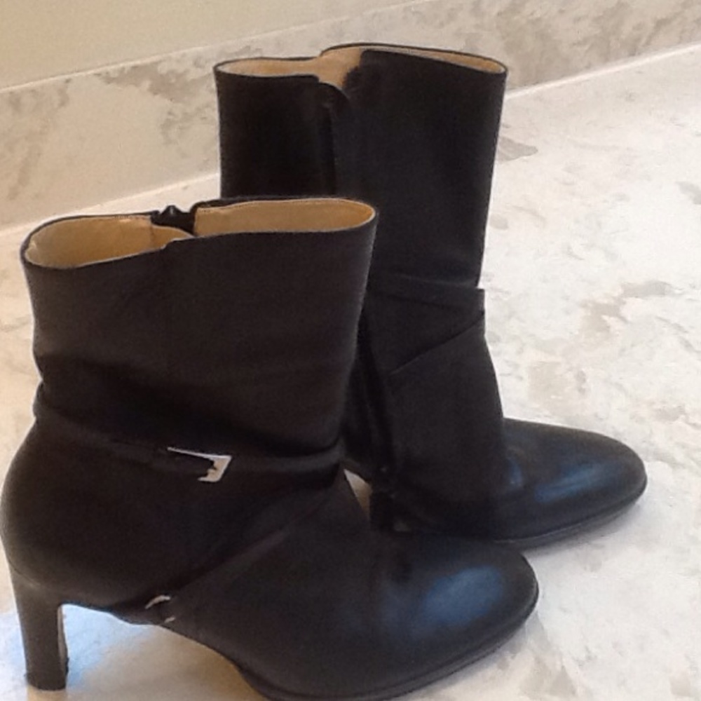 Great ankle boots! Excellent condition!