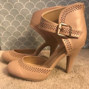 Francesca's Nude Mimosa Pump