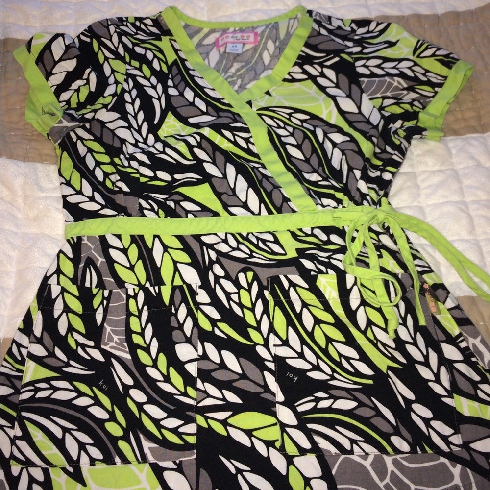 Scrub top