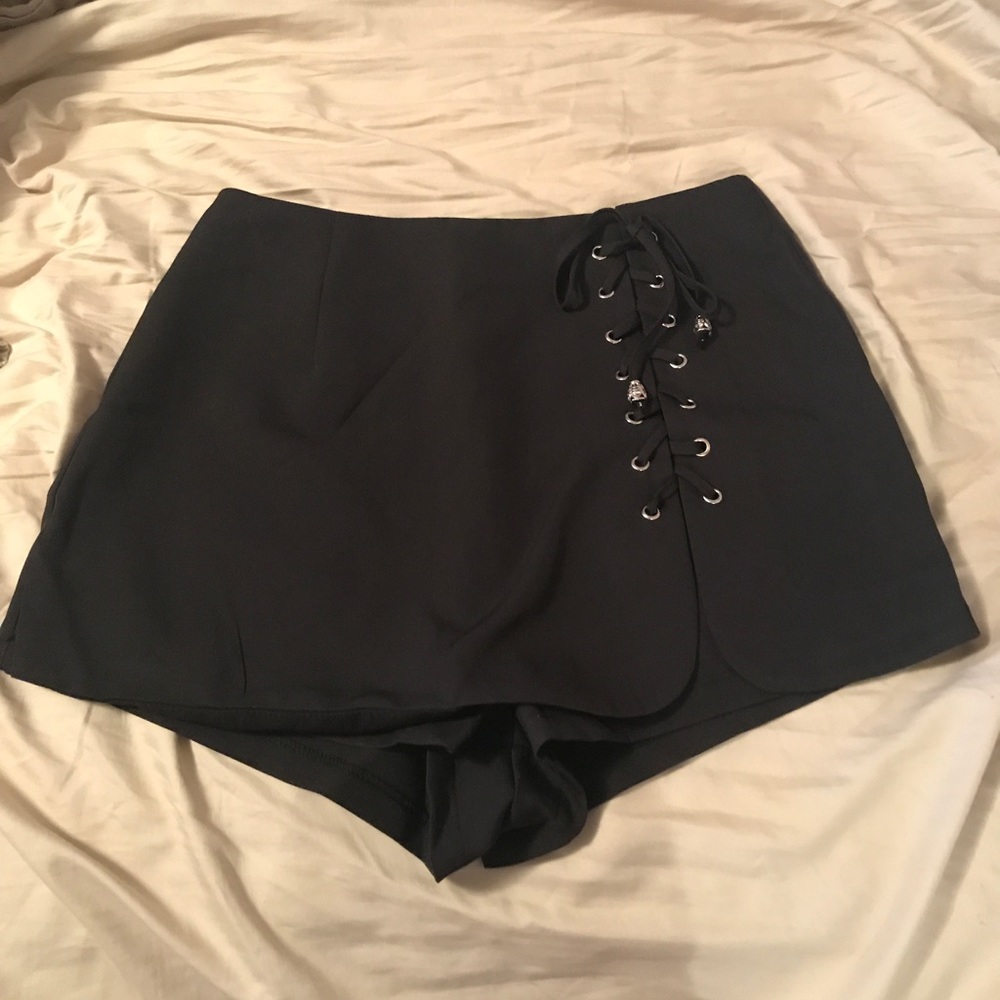 NWT Hello Molly Bailando Shorts Black