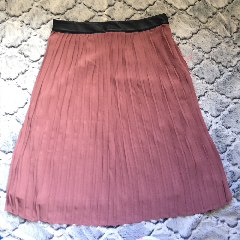 Pleated skirt super cute
