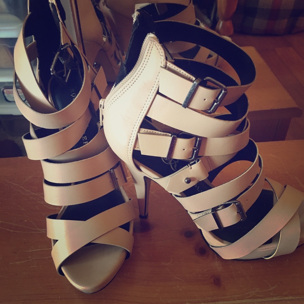 Nude heels SOLD‼️
