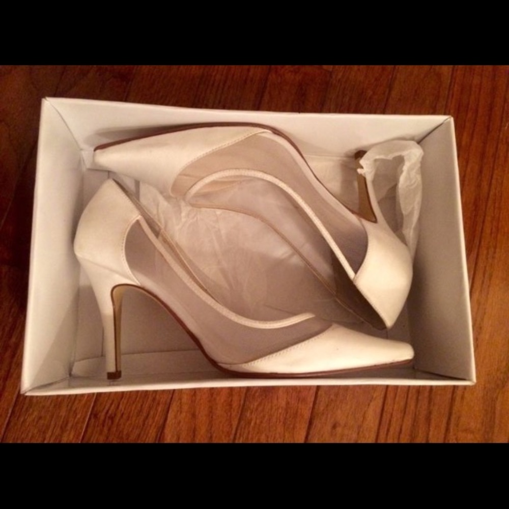 Bridal Shoes! 7.5M IVORY, SATIN, ANASTASIA Heels