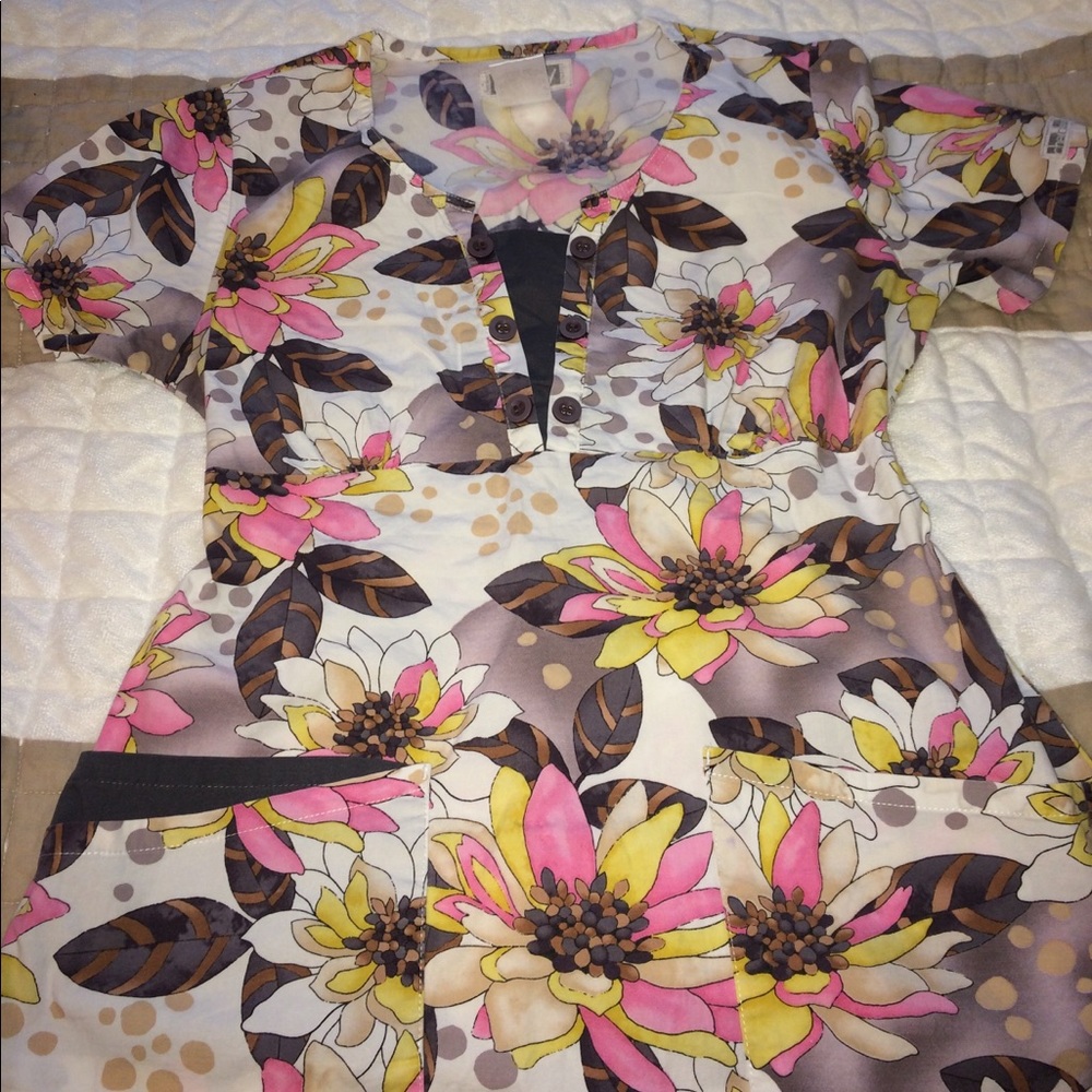 Scrub top