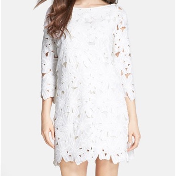 Wells Grace: White Lace Dress - Picture 3 of 5