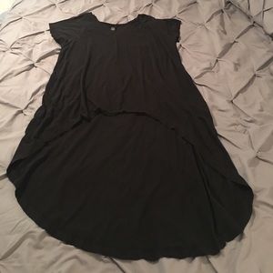 High low short sleeve tshirt.