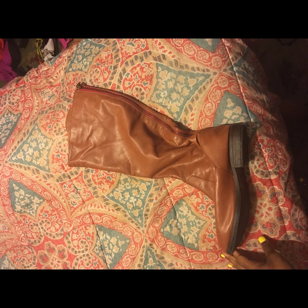 Knee boots