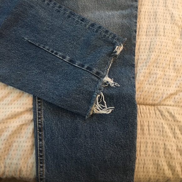 NWT H&M Cropped Distressed Stonewash Jeans - Picture 2 of 4