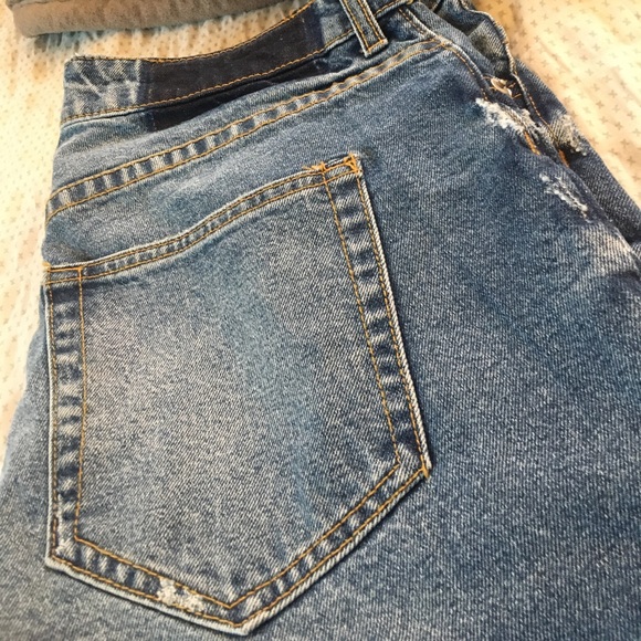 NWT H&M Cropped Distressed Stonewash Jeans - Picture 4 of 4