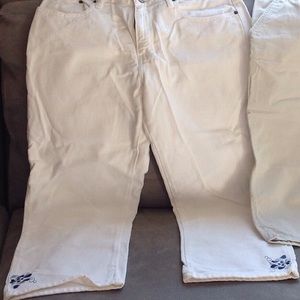AE white denim capris