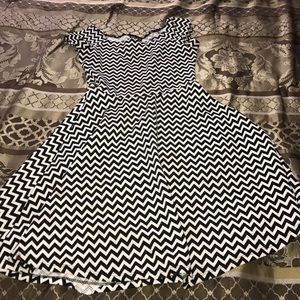 Zigzag black and white dress