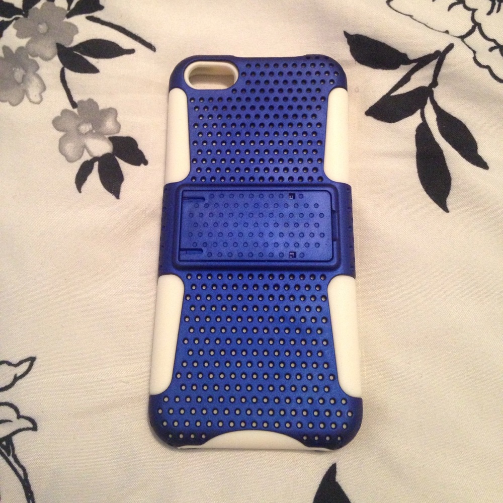 iPhone 5c stand up case
