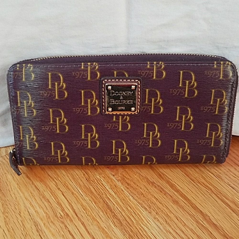 Dooney and Bourke wallet