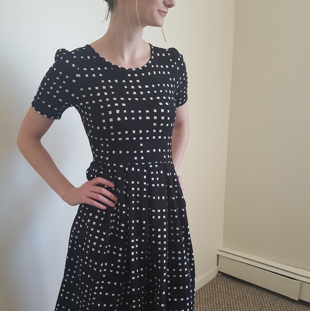 NWT LuLaRoe Amelia XS, black and white
