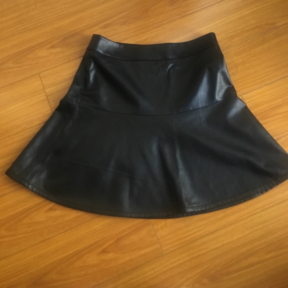 NWT Ann Taylor Perforated Flare Skirt Sz 6