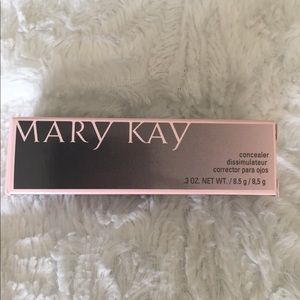MK concealer - NIB