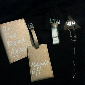 Accessories - necklaces/travel set