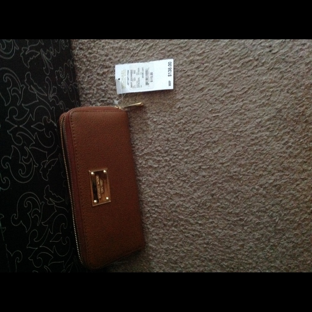 MK wallet brand new with tag