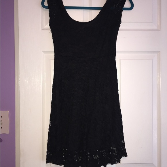 Small black lace dress - Picture 1 of 1