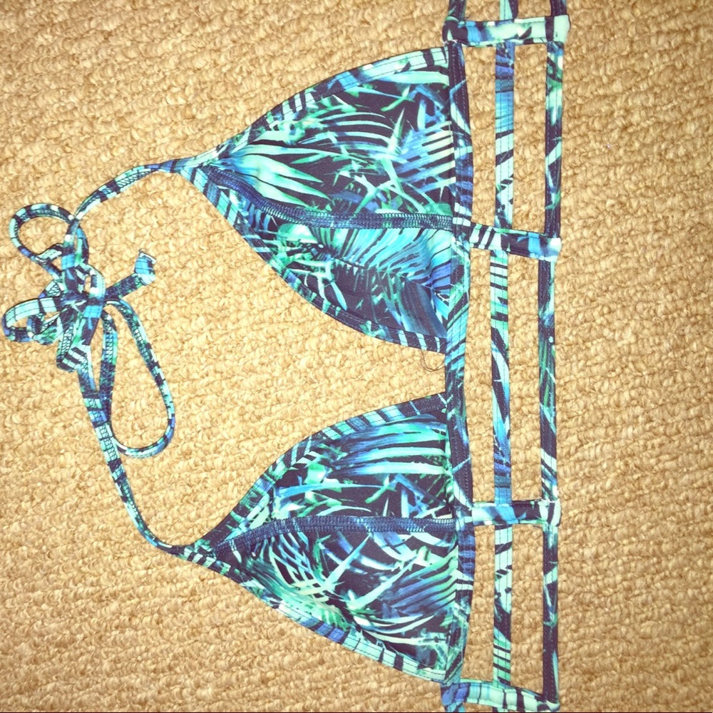 VS PINK TRIANGLE BIKINI TOP ‼️PRICE DROPPED‼️