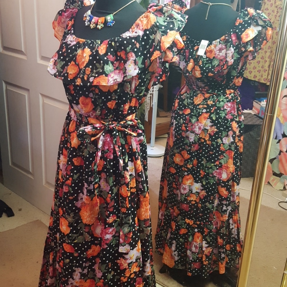 2 BEAUTIFUL MAXIS, 1 BLACK & 1 BLUE