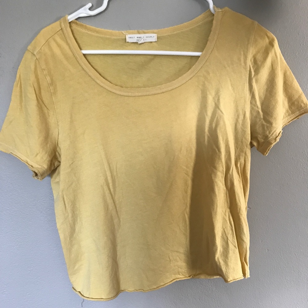 Yellow tee URBAN OUTFITTERS