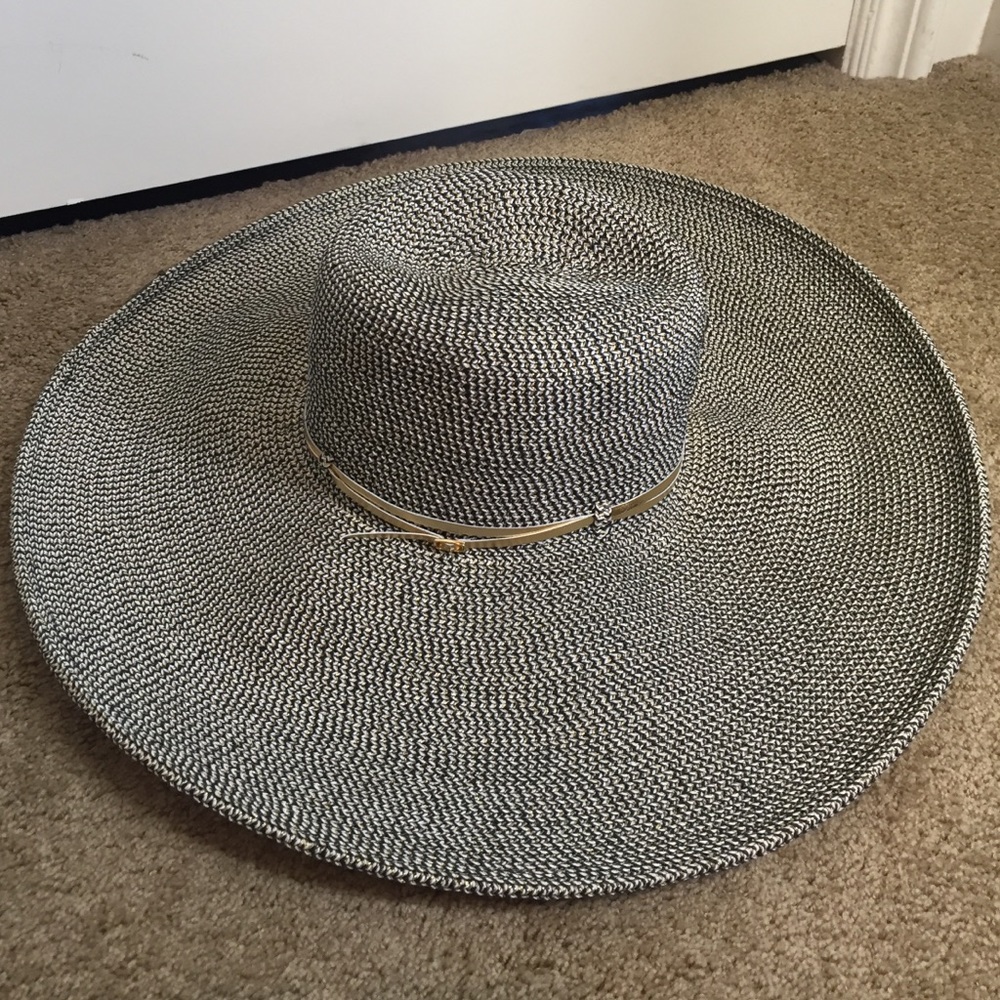 Wide brim summer hat