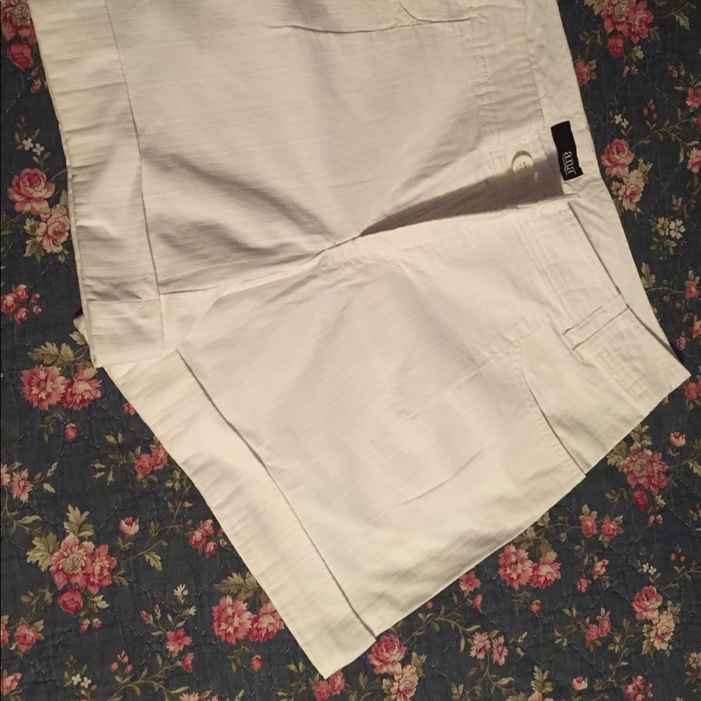 NWOT a.n.a. Cuffed shorts size 12