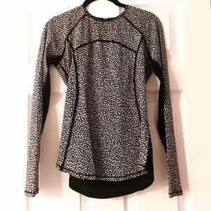 NWOT size 4 Lululemon Shirt Top