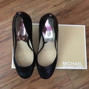 Michael Kors Presley Cap Toe Leather Heel