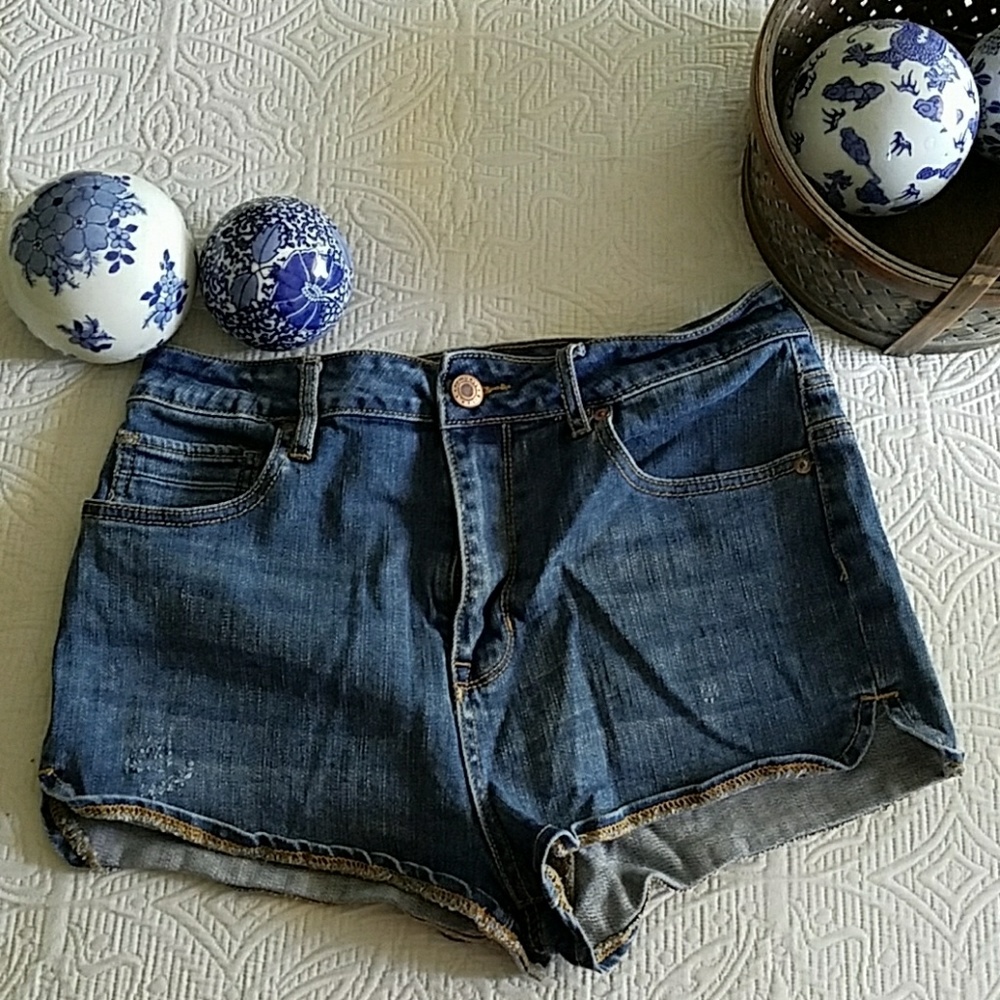 ❌SOLD❌Kendall and Kylie denim shorts