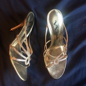 Nina Ricci size 7 Gold Formal Heels