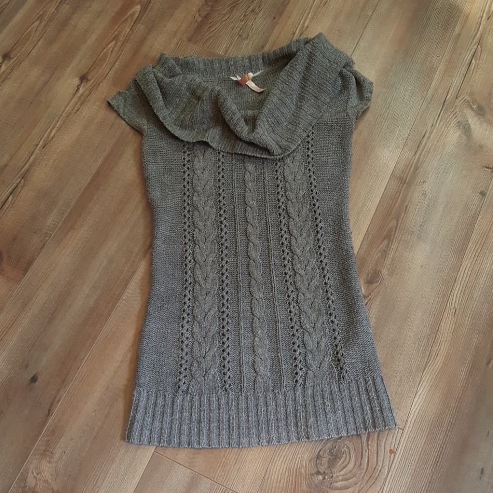 Super cute grey sweater