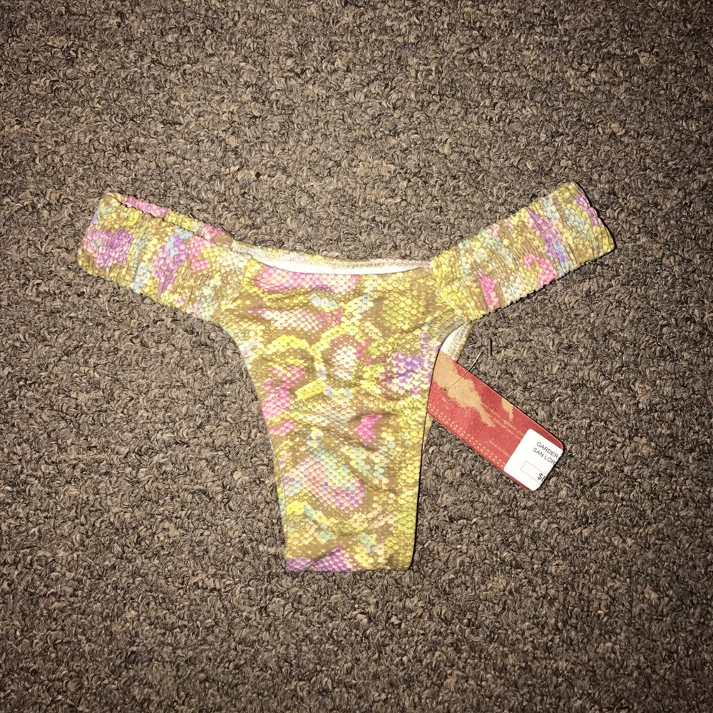 NWT SL scrunch bottom