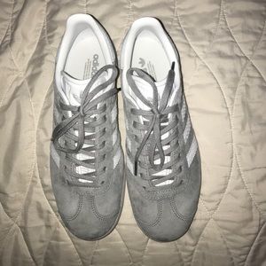 NEW Adidas Gazelle Grey/White