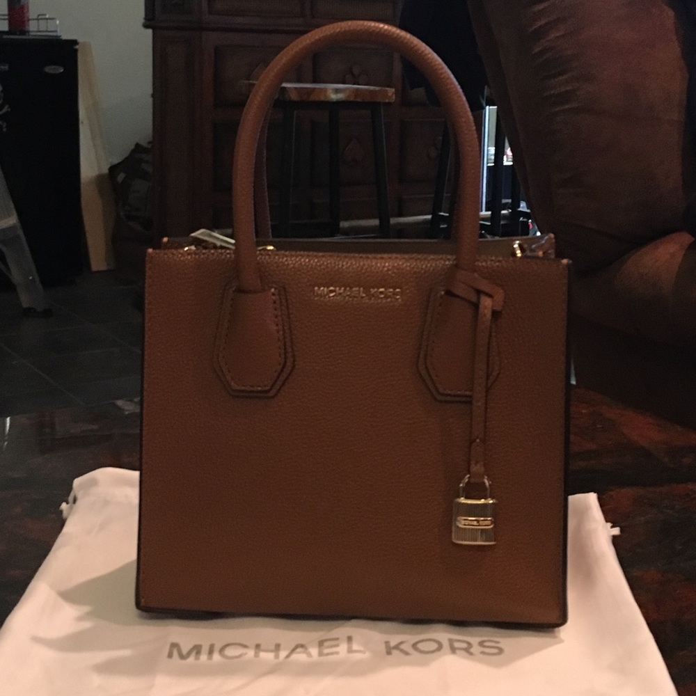 💯 Authentic Michael Kors Medium Mercer