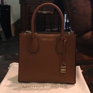 💯 Authentic Michael Kors Medium Mercer