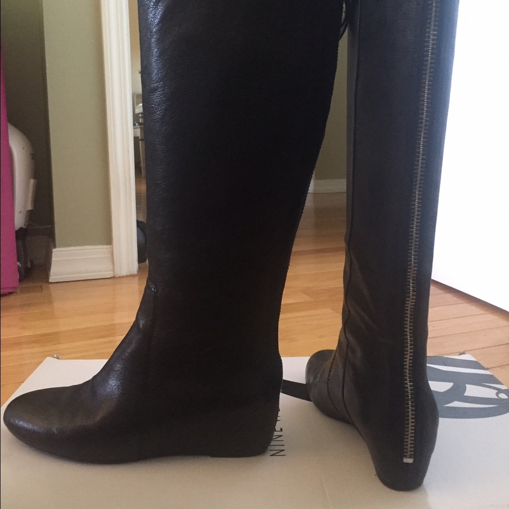 Nine West black zip up boot