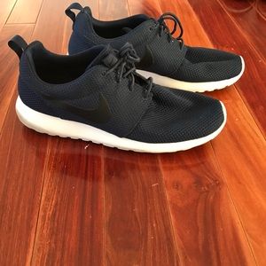 Nike Roshe Run Navy and Black Men's Size 10.5
