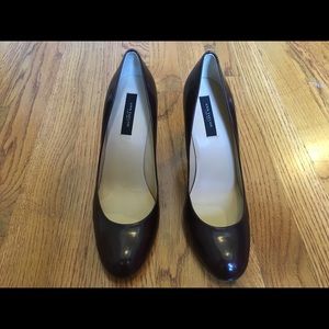 Like New!Ann Taylor wine color leather pumps