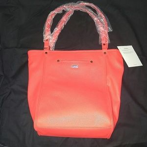 Daring Abbey in Coral Kisses Pebnle