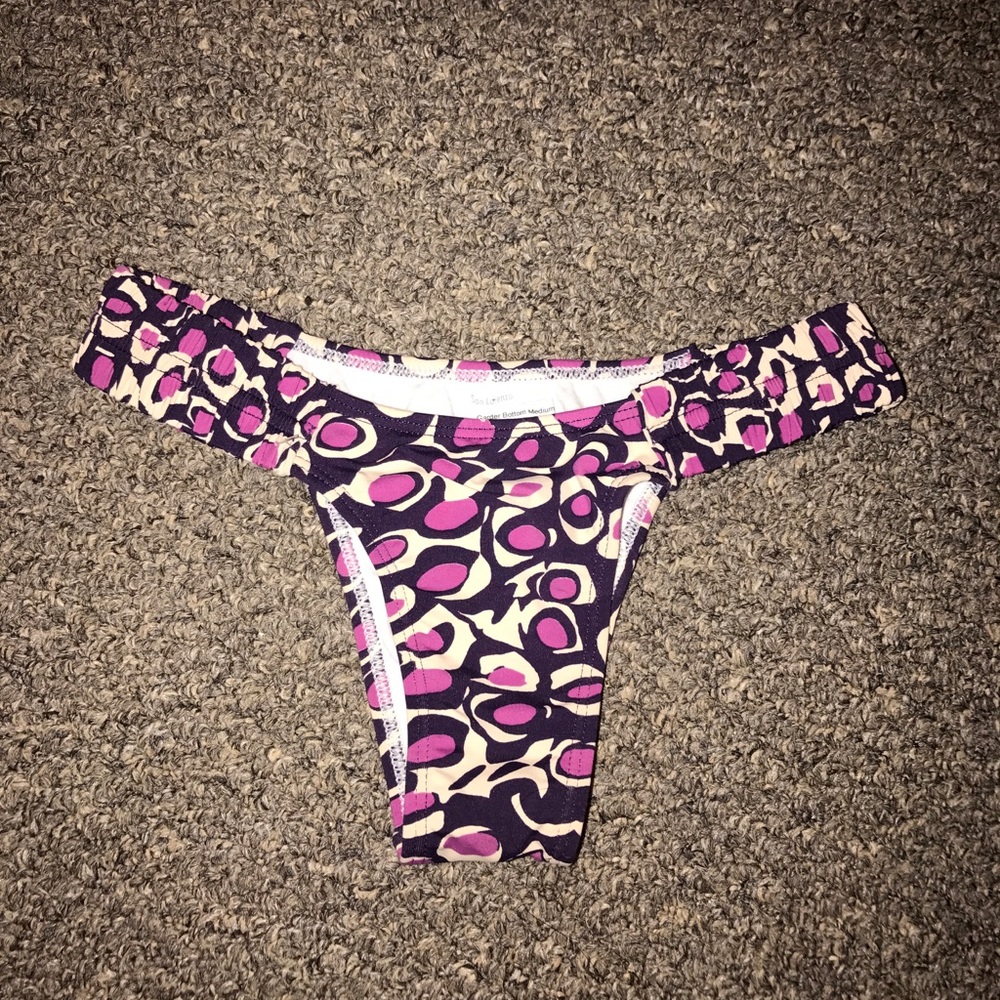 NWT SL garder (scrunch) bottom fits S