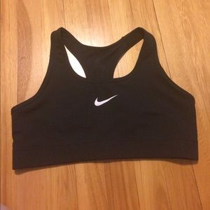 Nike Classic Swoosh Sports Bra