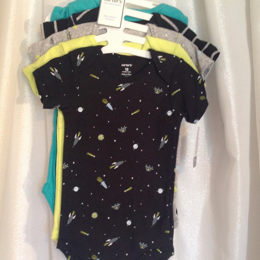 💙Outta this world ☁️18M 5 piece onesie T's💙