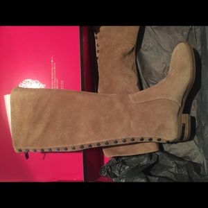 New! 5.5 suede Vince camino boots