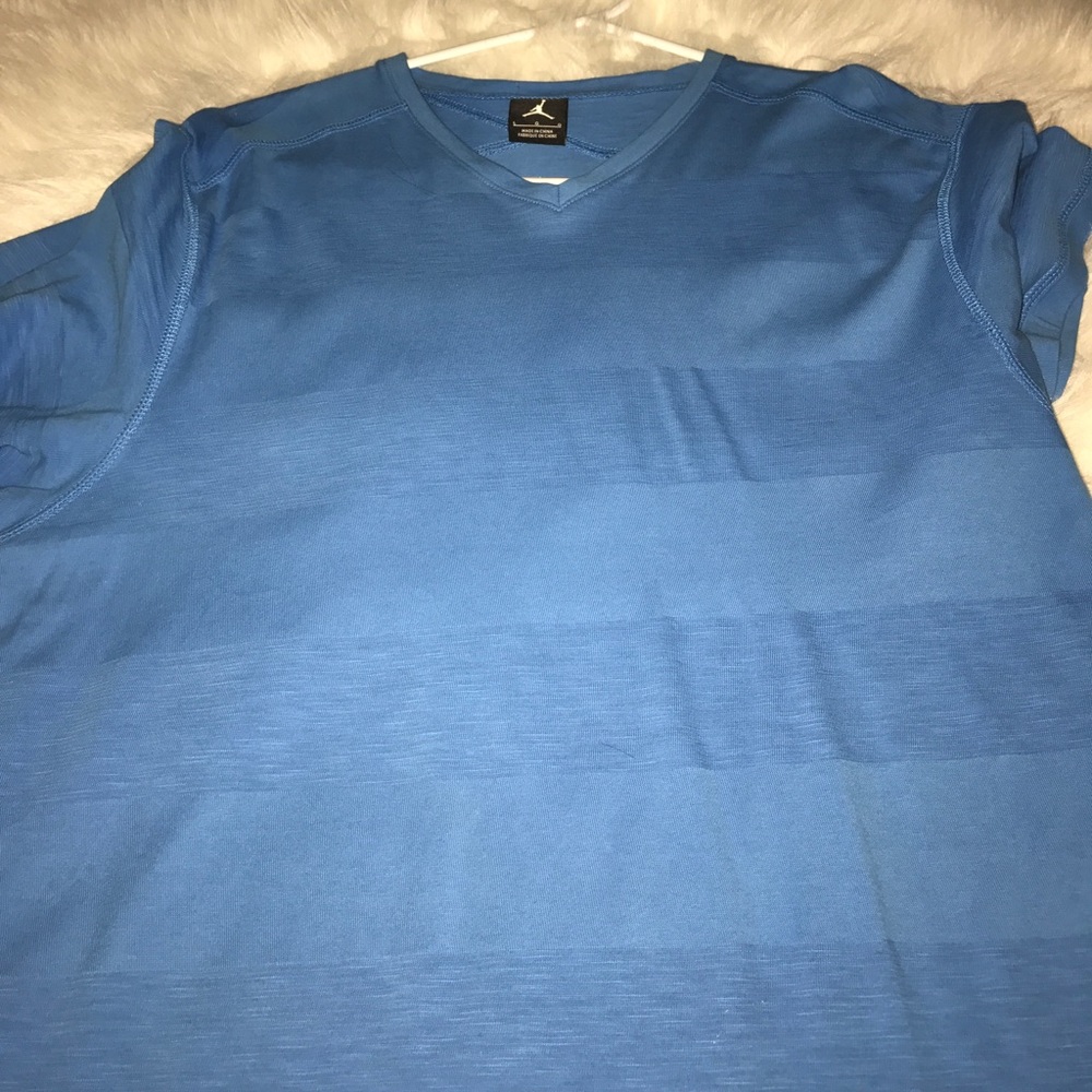 Jordan men's v neck size large preowned retro