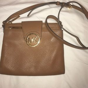 Michael Kors Fulton tan cross body bag