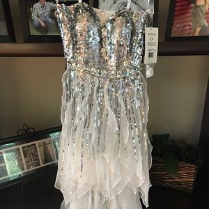 Brand New Sherri Hill style 1922