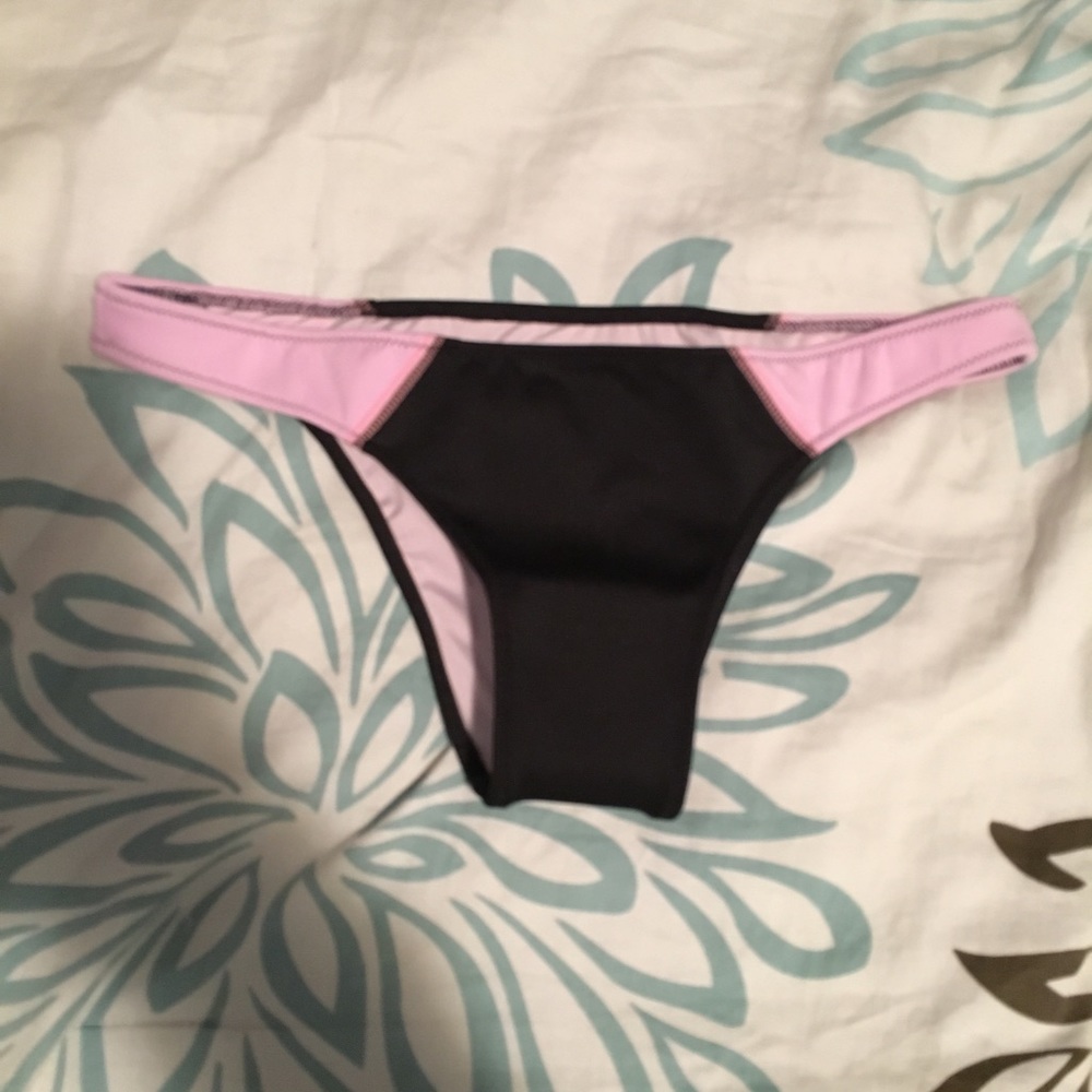NWOT vs bikini bottom medium