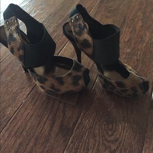 Simply Vera Vera wang heels